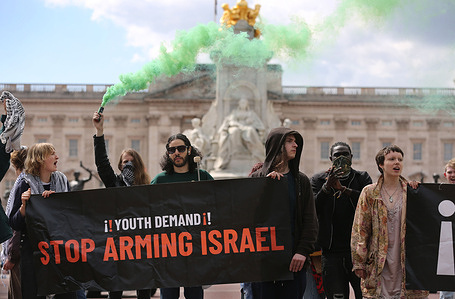 Activists hold a banner saying ’Stop Arming Israel’ in front of Buckingham Palace during the protest. Youth Demand activists and supporters continue their month of road swarming. They are attempting to bring London to a standstill by blocking roads in central London to highlight the plight of the Palestinian people in Gaza and the West Bank and the complicity as they see it of the UK government in continuing to export UK built weapons to Israel and the use of RAF recognisance flights over Gaza to gather information for Israel. They also believe the government should be held accountable for their lack of a meaningful response to the ‘climate crisis’. They demand the UK government impose a full arms and trade embargo on Israel and immediately halt the development of new oil and gas projects.