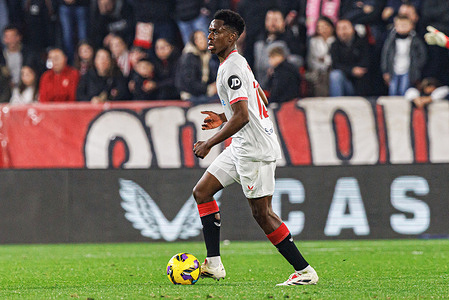 Albert Sambi Lokonga (Sevilla FC) seen in action during the LaLiga EA SPORTS match between Sevilla FC and Valencia CF at Estadio Ramon Sanchez Pizjuan. Final scores: Sevilla FC 1:1 Valencia CF.