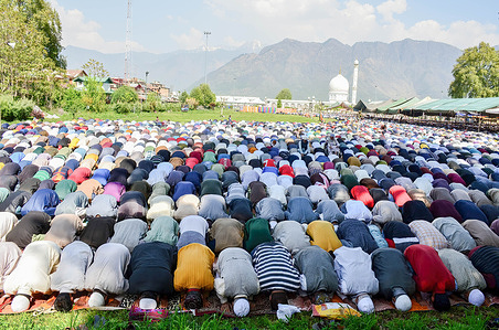 Kashmiri Muslims offer Friday congregational prayers at the Hazratbal Shrine during the last Friday of Ramadan in Srinagar. Muslims all over the world offered their last Friday prayers of the holy month of Ramadan. This day is celebrated before Eid al-Fitr, one of the major festivals of the Muslim community.