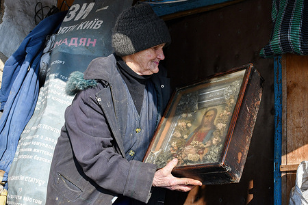 Sofiya (name of Greek origin meaning "wisdom"), aged 85, looks at the Orthodox icon that saved her life during shelling times in the outskirts of Zaitseve.
The U.S. and its allies continue negotiating with Russia in a bid to prevent the standoff on Ukraines borders escalating. Russia and Belarus have started 10 days of joint military drills amid ongoing fears of a Russian invasion of Ukraine. The US has called the drills - believed to be Russia's biggest deployment to Belarus since the Cold War - an "escalatory" move. Ukraine says they amount to "psychological pressure".
