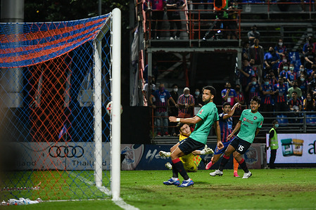 Nelson Bonilla of Port FC seen in action during the Thai League 2020 match between Port FC and Muangthong United F.C. at PAT Stadium.
( final score; Port FC 2:0 Muangthong United F.C.)