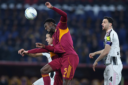(L to R) Evan N'Dicka of Roma and Federico Gatti of Juventus seen in action during the Serie A Enilive 2025-2026 football match between AS Roma Vs Fc Juventus of Turin at Olympic Stadium. Final match result Roma 3 : 3 Juventus