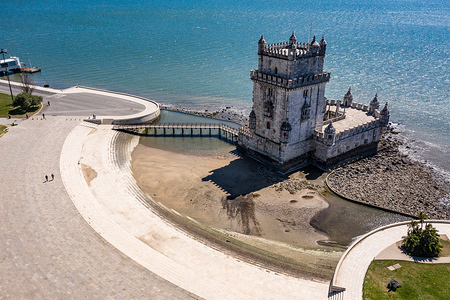 (EDITOR’S NOTE: Image taken with a drone)
Belem tower, which is usually full of tourists, practically empty during the state of emergency.
The Portuguese government declared a state of emergency across the country due to the Covid-19 pandemic. Appealing to all Portuguese people to stay at home, to avoid the spread of the virus. Leaving the City of Lisbon partially deserted.