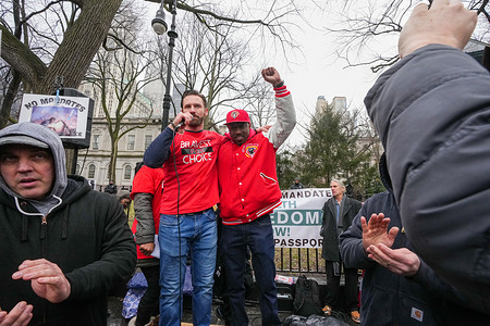 A protester speaks on the microphone to other protesters during the protest.
Over 300 city workers and others marched across the Brooklyn Bridge today in protest of the city’s announcement that municipal employees without a Covid-19 vaccination would be fired by week’s end.
