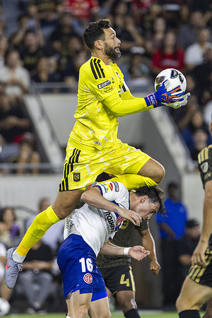 Los Angeles FC goalkeeper Hugo Lloris (1) and Toluca FC forward Federico Sebastián Viñas Barboza known as Federico Viñas (16) seen in action during a Leagues Club soccer match between Los Angeles FC and Toluca FC at BMO Stadium. Final scores; Toluca 0-1 LAFC.