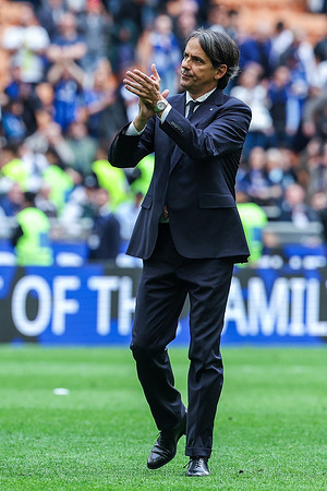 Simone Inzaghi Head Coach of FC Internazionale greets the fans at the end of the match during Serie A 2024/25 football match between FC Internazionale and AS Roma at San Siro Stadium. Final scores; Inter 0 | 1 Roma.