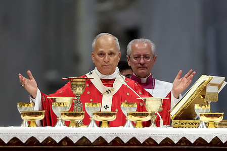 The pontiff raises the chalice with the wine during the holy communion rite, Solemn celebration of the Holy Mass of Pentecost presided over by Pope Leo XIV at the central altar of St. Peter's Basilica. Thousands of faithful participated in the liturgy dedicated to the descent of the Holy Spirit, a central moment in Christian tradition and a symbol of unity and renewal for the universal Church.