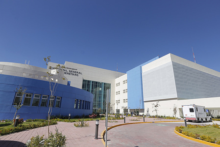 Exterior view of the new General Hospital of Querétaro.
The new General Hospital of Querétaro has five levels and has 120 beds, in addition to 11 surgery rooms, 32 offices and 16 intensive therapy beds. It will start operations in the month of March.