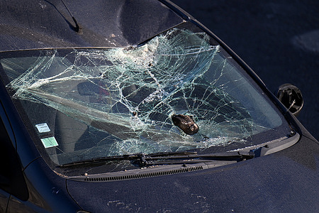 A car with a damaged windshield from falling rocks following a forest fire in Marseille. The fire, caused by a car fire near Pennes-Mirabeau and which spread to the northern districts of Marseille, ravaged more than 700 hectares of vegetation and caused rockfalls in places, causing damage.