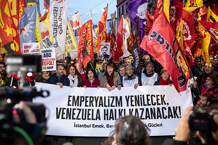 Protesters were seen carrying a banner that read in Turkish, "Imperialism will be defeated, the Venezuelan people will win!" A day after US President Donald Trump announced that the US had attacked Venezuela and captured President Nicolas Maduro and his wife Cilia Flores, protesters held a demonstration in Istanbul.