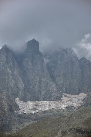 A view of Thajiwas glacier in Sonamarg, about 100kms from Srinagar, the summer capital of Jammu and Kashmir. The devastating floods in Nepal’s Himalayas have put a sharper spotlight on Kashmir’s preparedness for sudden high-altitude floods, with five glacial lakes in the valley already classified as having “very high susceptibility” to Glacial Lake Outburst Floods (GLOFs).
The August 26 disaster sent water, ice, mud, and debris through valleys in Nepal and Tibet, killing more than 1,300 people.