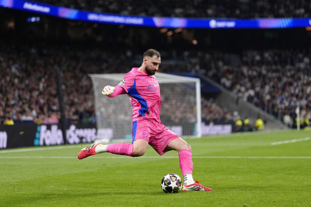Gianluigi Donnarumma of Manchester City FC seen in action during the UEFA Champions League 2025/26 League Round of 16 first leg match between Real Madrid CF and Manchester City FC at Estadio Santiago Bernabeu. Final score Real Madrid CF 3 : 0 Manchester City FC