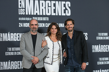 R-L Spanish director, screenwriter and actor Juan Diego Botto and the actors Penelope Cruz and Luis Tosar pose during a photocall to present their new film 'On the fringe' (En Los Margenes) in Madrid.