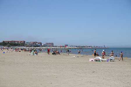 Tourists go to the beaches of the Republic of Dagestan, in the Russian Federation. The number of Tourists is increasing in Russia, even though the country is still sanctioned by various countries.