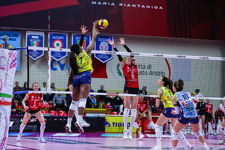 Stephanie Samedy #7 of Prosecco Doc Imoco Conegliano in action during Volley Serie A women 2022/23 Quarterfinals leg two volleyball match between UYBA Unet E-Work Busto Arsizio and Prosecco Doc Imoco Conegliano at E-Work Arena, Busto Arsizio. FINAL SCORE Busto 0 | 3 Conegliano