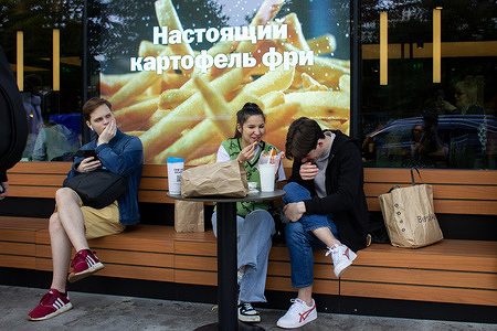 People dine at the McDonald’s substitute in Moscow. A Russian businessman launched the new brand after the fast-food giant closed all of its restaurants in Russia.