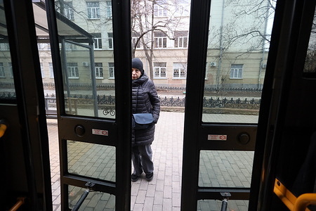 A woman wants to board the free bus at a stop on Kanatnaya Street. Since mid-December 2025, due to power shortage and destruction of the energy infrastructure due to Russian shelling, electric transport (trolleybuses and trams) have been suspended in Odessa. Instead, the city government has organized free buses connecting the city's districts.