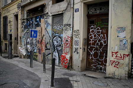 Graffiti on rue Chateauredon in Marseille.