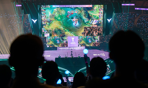 E-sports fans watch the 2025 League of Legends Champions Korea Finals (2025 LCK Finals) at Inspire Arena. More than 20,000 e-sports fans visited the 2025 League of Legends Champions Korea Finals (2025 LCK Finals) at Inspire Arena in Incheon.