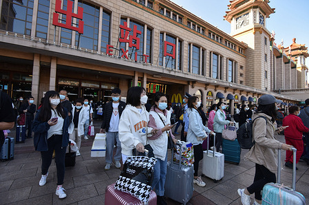Many passengers wearing face masks as a precaution against the spread of covid-19 seen carrying luggage in front of Beijing railway station.
On the last day of China's National Day holiday, the railway ushered in the peak of return passenger flow, the national railway is expected to carry 13.5 million passengers and run 1448 additional passenger trains.