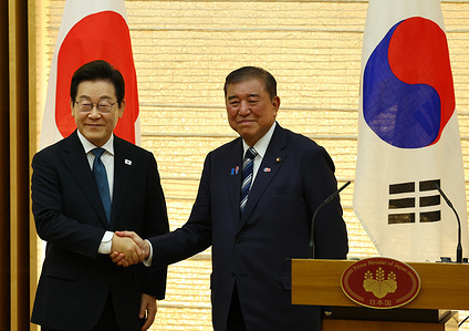South Korean President Lee Jae Myung and Japan’s Prime Minister Shigeru Ishiba shake hands at a joint press announcement after the summit in Tokyo.