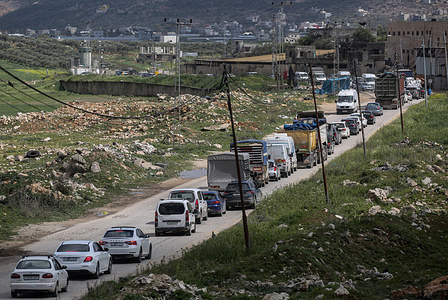 Israeli army forces closed military checkpoints between the cities of Tulkarm and Nablus in the West Bank. Israeli forces closed the Anab military checkpoint east of Tulkarm in the West Bank after soldiers shot and killed a Palestinian policeman. The army accused him of attempting to run over a group of soldiers at the checkpoint.