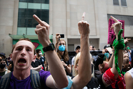 (Editors note image depicts profanity)
Protesters give middle finger. Several hundred pro-abortion activists disrupted the entrance-ways to the Federalist Society gathering at West 54th Street. The gathering featured many influential figures in the pipeline to nomination of Supreme Court justices and was sponsored by the New York City Lawyers Chapter, with Bill Barr as a speaker.
