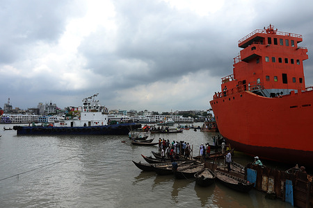 Rescue teams in action during operations.
Fire Service, Navy, Coast Guard, River Police and BIWTA personnel conduct rescue operations for the second day after a fatal collision between two launches on Dhaka’s Buriganga River that resulted in the deaths of currently 33 people after divers found another body.