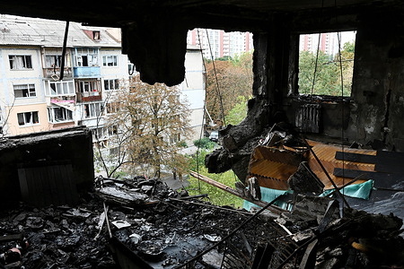 An apartment building stands damaged by a Russian strike. On the night of September 28, Russia launched a massive strike on Kyiv. The attack resulted in at least four deaths, at least fourteen injured and hospitalized. Residential and non-residential buildings were damaged in various districts of the capital.