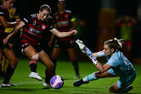 Holly Caspers (L) of Western Sydney Wanderers FC and Casey Dumont (R) of the Central Coast Mariners FC seen in action during the 2023–24 A-League Women season round 7 match between Western Sydney Wanderers FC and Central Coast Mariners FC at Wanderers Football Park. Final score; Western Sydney Wanderers 3:0 Central Coast Mariners.