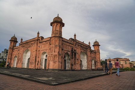 A view of the Lalbagh Fort (Archaeological Site) as it reopens to the public.
Many people came to visit the Lalbagh fort with their families after six months of closure due to the covid19 pandemic.
The Lalbagh Fort is the only historical landmark of Bangladesh during the Mughal period, was built with stone, marble stone, and coloured tile.