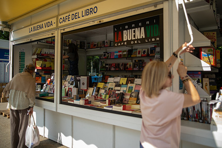 Exhibitors open book stands at the Madrid Book Fair. during the 84th Madrid Book Fair, which will be held from May 30 to June 15 in El Retiro Park in Madrid.