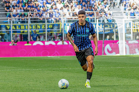 Luis Henrique of Inter seen in action during the SERIE A 2025/2026 match Inter and Hellas Verona at Stadio Giuseppe Meazza. Final score; Inter 1:1 Hellas Verona.