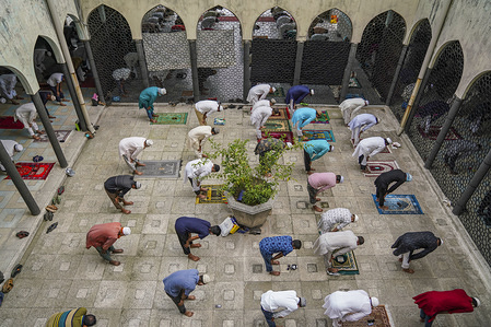 Muslims offer prayers while obeying social distancing requirements on the last Friday (Jummah tul bidah) of the Islamic holy fasting month of Ramadan at the Baitul Mokarrn National mosque amid Coronavirus (COVID-19) crisis.
The holy month of Ramadan is a momentum for Muslims around the world to draw closer to Allah SWT (Subhanahu wa ta'ala) by expanding the Sunnah prayer, Dhikr, and Tadarus Al Quran.