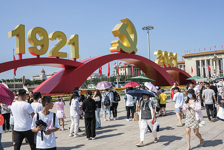 Tourists walk under the Communist Party emblem in Beijing's Tiananmen Square.
After the meeting celebrating the 100th anniversary of the founding of the Communist Party of China on July 1, Tiananmen Square was decorated with commemorative installations which have become a popular photo opportunity for tourists. The structures will remain in place until July 31.