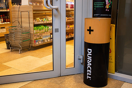 A drop-off container for used Duracell batteries is seen in a store in Moscow. According to a letter from Yuri Korotaev, General Director of Duracell Russia, the battery manufacturer will withdraw from the Russian market. Reportedly, the decision was made by the shareholders. However, the company has expressed no intention to terminate environmental projects that recycle used batteries in Russia.