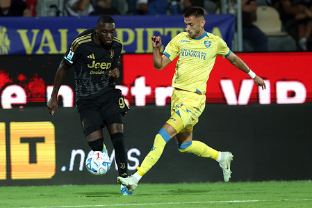 (L to R) Randal Kolo Muani (forward) of Juventus FC and Aleksa Terzic of Frosinone Calcio seen in action during Italian Serie A- Enilive Championship 2026/2027 of the football match between Frosinone Calcio vs Juventus FC at Benito Stirpe Stadium. Final score: Frosinone vs Juventus 0-1