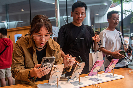 Customers inspect the new iPhone 16 at the Apple Store in Bangkok. The new iPhone 16 models which are the iPhone 16, Plus, Pro, and Pro Max was officially launched for customers to purchase in Thailand on September 20, 2024.