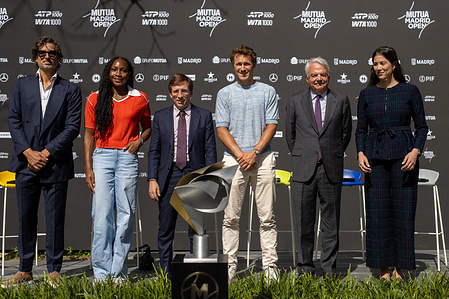 (L-R) Feliciano López, former Spanish tennis player and member of the organization, Coco "Coco" Gauff, American tennis player, José Luis Martínez-Almeida, Mayor of Madrid, Casper Ruud, Norwegian tennis player, Ignacio Garralda, President of Mutua Madrileña, and Garbiñe Muguruza Blanco, a former Spanish-Venezuelan tennis player and member of the organization, pose for a group photo.