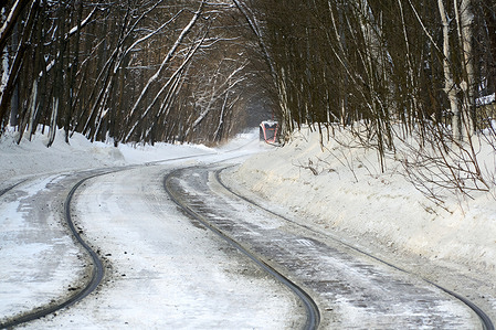 Tram tracks covered with snow Sokolniki park.
2021 winter snowfalls in Moscow have broken the 1973 record. In the capital, nine-point traffic jams formed, and their total length reached 1000 km, more than 40 heating and power points were installed on the Moscow Ring Road. The authorities urged residents not to travel by private transport and rather use public transport instead.