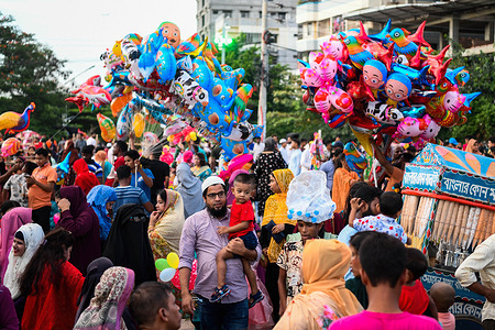 Several visitors seen at Hatirjheel park during the Eid holidays.