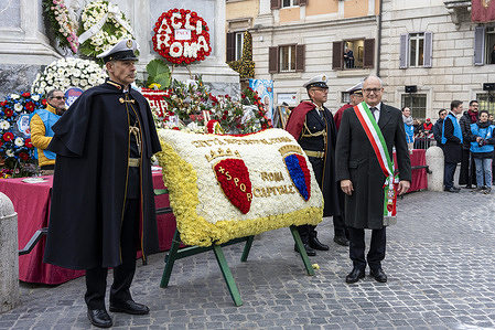 Roberto Gualtieri, Mayor of Rome, prays in front of the statue of the Virgin Mary for the Solemnity of the Immaculate Conception. Pope Francis marks the Feast of the Immaculate Conception with the traditional Act of Veneration to the Blessed Virgin Mary before the statue of the Immaculate Conception in Piazza di Spagna in Rome.