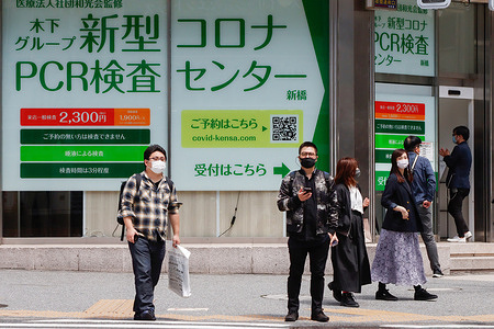 Pedestrians passing by a polymerase chain reaction (PCR) testing center for the new COVID-19 run by a clinic in Shinbashi, Tokyo.
Facing criticism as COVID-19 continues to rise across Japan, Prime Minister Yoshihide Suga, took another hit on Sunday after his Liberal Democratic Party lost the first national elections since he took office.