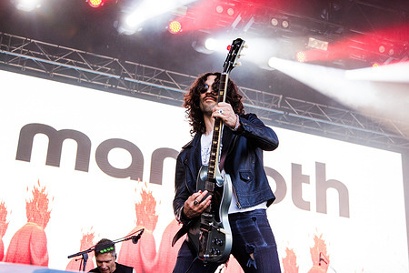 Frank Sidoris of Mammoth performs at Rockin' Thunder in Edmonton.