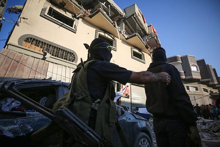 Fighters of Islamic Jihad inspect a damaged house of the deceased Bahaa Abu al-Ata after an Israeli air strike in Gaza.
Islamic Jihad leader Bahaa Abu al-Ata and his wife were killed in an Israeli airstrike in the east of Gaza City.