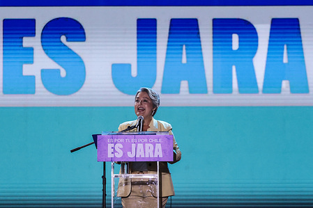 Presidential candidate Jeannette Jara gives a speech during her campaign’s closing rally in Valparaíso. Jeannette Jara, the presidential candidate for Chile’s ruling Unity for Chile coalition and former Minister of Labor, held her closing campaign rally in Valparaíso ahead of the November 16, 2025, election. Speaking to thousands in the traditionally left-leaning city, she highlighted her progressive record—including the 40-hour workweek law—and stressed social justice, security, and state modernization. The event aimed to unite the center-left vote as polls indicated a likely runoff against far-right candidate José Antonio Kast.