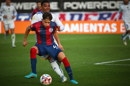 Agustin Giay of San Lorenzo defends the ball against Frank Fabra of Boca Juniors during the match between San Lorenzo and Boca Juniors as part of Fecha 7 - Liga Professional de Futbol Argentino at Pedro Bidegain stadium. Final score: San Lorenzo 2 - 1 Boca Juniors.