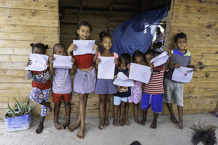 Children seen showing their drawings at Fundazion Corajem in La Boquilla Cartagena.
Fundacion CoraJeM works in educating and creating opportunities for the people in need. Teaching them culture and values, it allows them to build up a better future and live with more dignity.