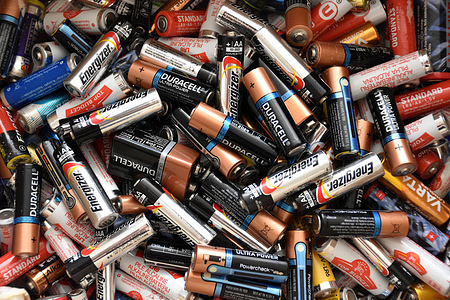 In this photo illustration, the used batteries in a recycling container, including Duracell and Energizer brands.
Duracell has filed a lawsuit in Manhattan federal court against its competitor Energizer, accusing the company of misleading consumers through a national advertising campaign. The complaint challenges Energizer’s claim that its MAX batteries last 10% longer than Duracell’s Power batteries. Duracell contends that the comparison is deceptive and lacks a fair basis.
