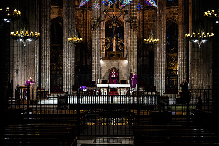Catedral de Barcelona seen almost empty during the religious mass.
Catedral de Barcelona held a religious mass for the dead by the coronavirus. Spain’s Health Ministry has so far recorded a total of 94,417 infections, 8,189 death and 19,259 recovered cases since the beginning of the outbreak.